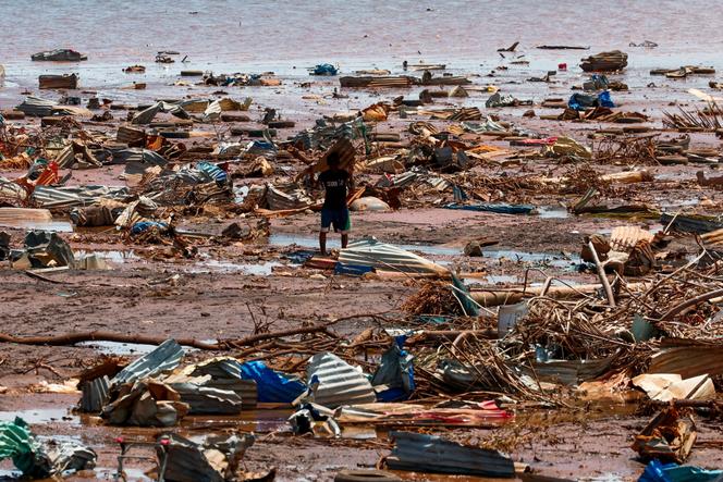 A Mayotte le 20 décembre 2024, après le passage du cyclone Chido.