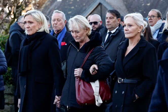 Marine, Marie-Caroline et Yann Le Pen, aux funérailles de leur père, Jean-Marie Le Pen, à La Trinité-sur-Mer (Morbihan), le 11 janvier 2025.