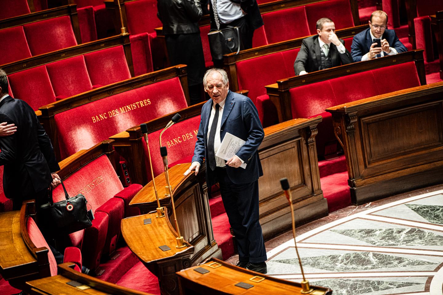 Warning bells over cost of French debt