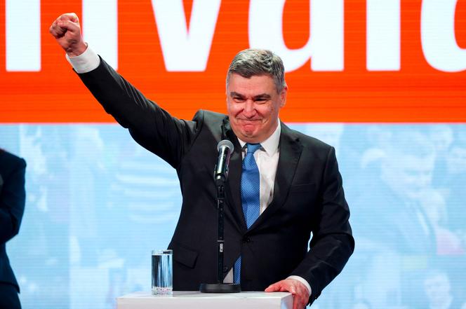 Le président croate sortant, Zoran Milanovic, réélu, lors de son discours à son siège, à Zagreb, le 12 janvier 2025 au soir, après l’annonce des résultats.