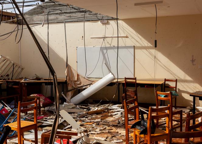 Sala de aula da escola do município de Vahibé, danificada pelo ciclone Chido, 20 de dezembro de 2024.