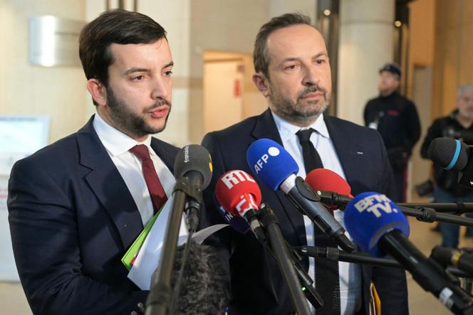 Les députés du Rassemblement national, Jean-Philippe Tanguy (à gauche) et Sébastien Chenu, au ministère de l’économie et des finances, à Paris, le 10 janvier 2025.
