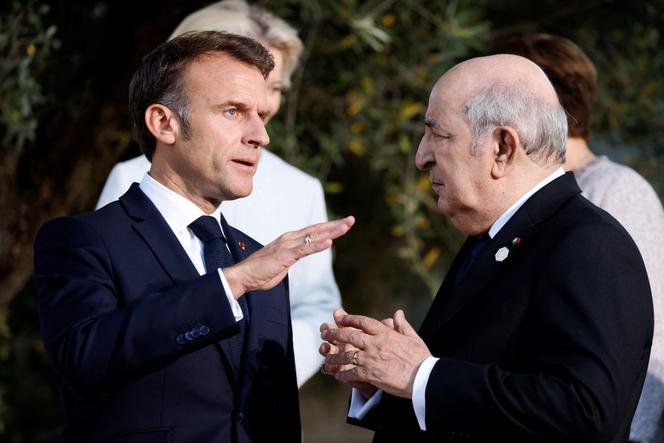 Le président de la République, Emmanuel Macron, et son homologue algérien, Abdelmadjid Tebboune, au sommet du G7 à Savelletri (Italie), le 14 juin 2024.