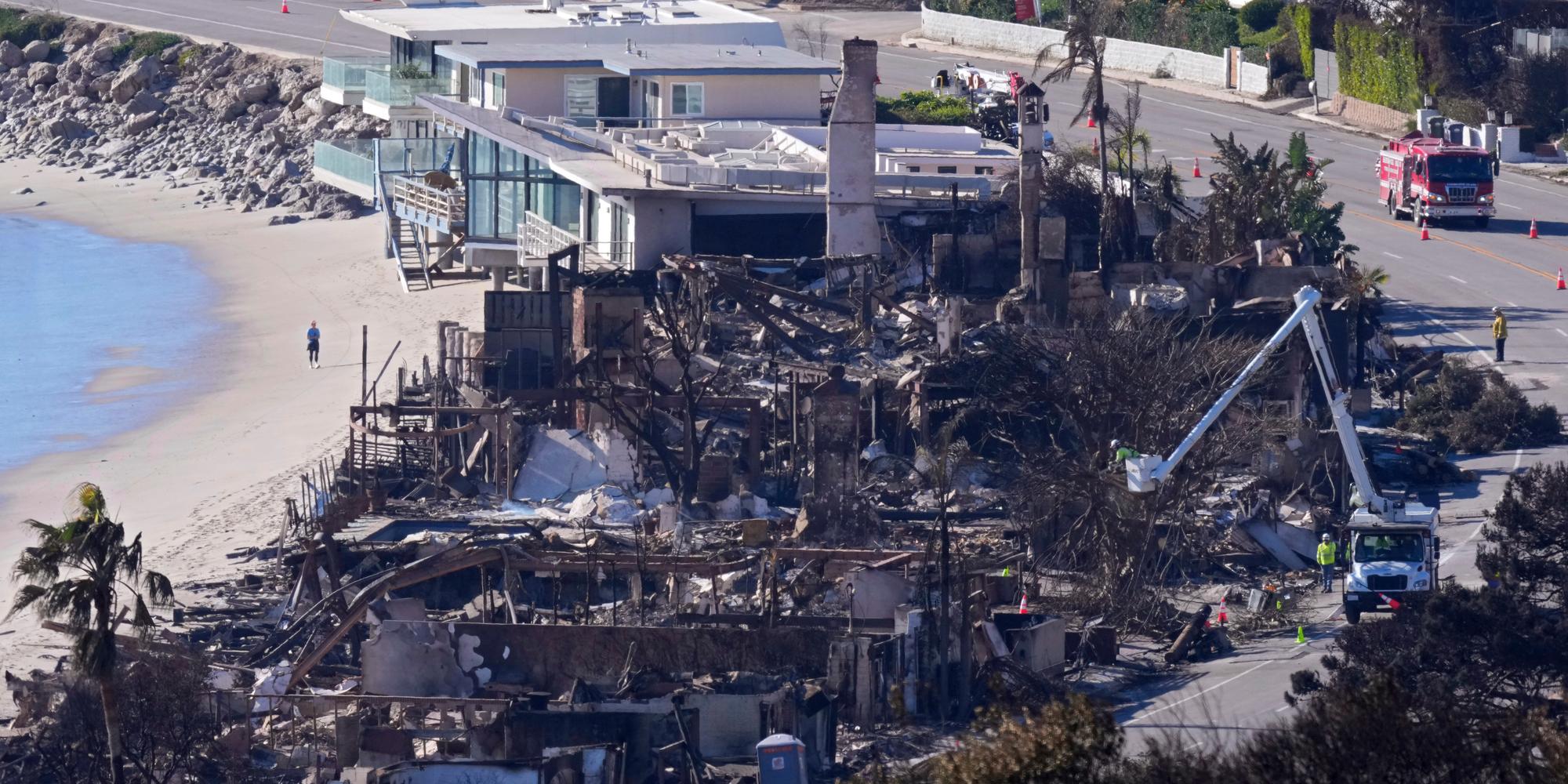 En direct, incendies à Los Angeles : le bilan monte à 24 morts ; les  autorités décrivent une situation « toujours critique »