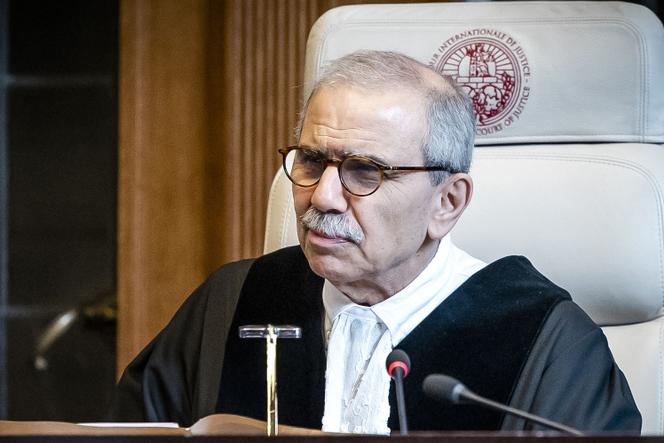 Nawaf Salam, premier ministre libanais, alors qu’il occupait le poste de président de la Cour internationale de justice, à La  Haye, le 1er  mai  2024.