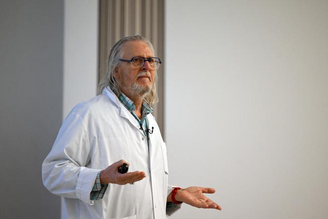 Le microbiologiste Didier Raoult, à l’IHU Méditerranée Infection, à Marseille, le 30 mars 2022.