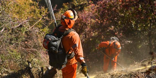 Strong winds forecast for Los Angeles threaten area's fight against fires