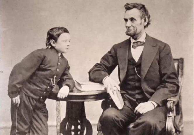 Le président Abraham Lincoln et son fils Thomas, en 1860, dans la série documentaire « La guerre de Sécession (1861-1865) », créée par Ken Burns.