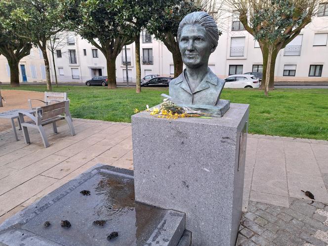 Le buste de Simone Veil à La Roche-sur-Yon (Vendée), en mars 2024.