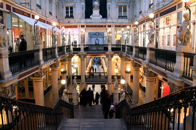 Passage Pommeraye, em Nantes, galeria comercial inaugurada em 1843 onde foi rodado o filme de Jacques Demy “Um quarto na cidade” (1982).