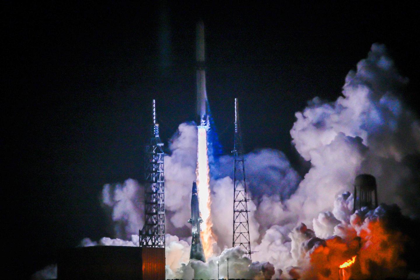Blue Origin launches New Glenn rocket on first test flight