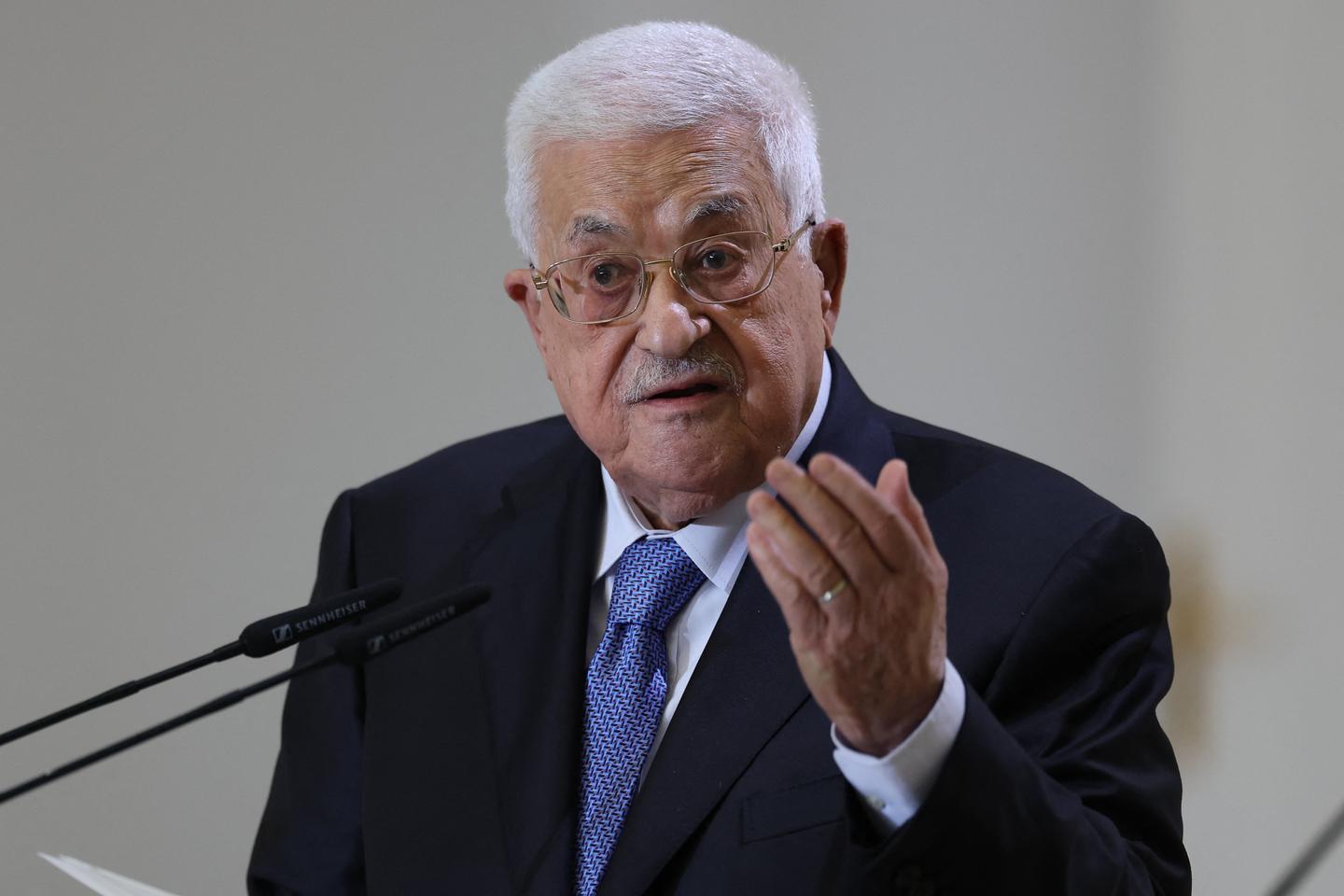 In the West Bank, Mahmoud Abbas maneuvers to win over Donald Trump