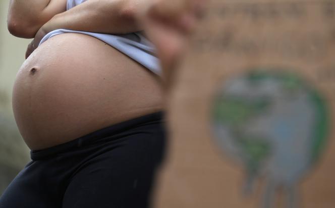 Une étudiante enceinte lors d’une manifestation pour exiger une action mondiale contre le changement climatique dans le cadre du mouvement « Fridays for Future » à Rio de Janeiro, au Brésil, le 15 mars 2019.  