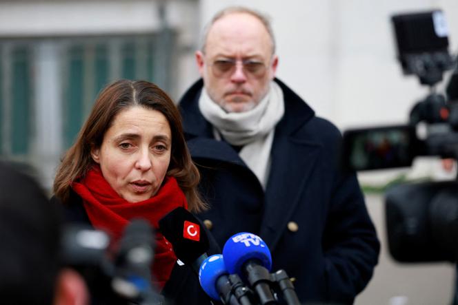 Sophie Binet, após uma reunião de líderes sindicais e empregadores da François Bayrou sobre reforma de pensões. No Ministério do Trabalho em Paris, 17 de janeiro de 2025.