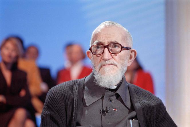 Abbé Pierre participa do programa “La Marche du siècle”, em Paris, 19 de dezembro de 1988.  