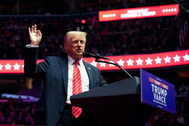 Donald Trump no palco da Capital One Arena em Washington em 19 de janeiro de 2025.