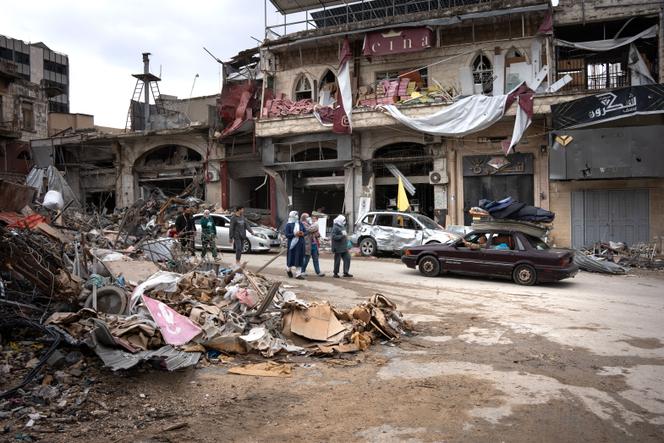 Des civils retournent à Nabatiyé (Liban), deux jours après le cessez-le-feu, le 28 novembre 2024.