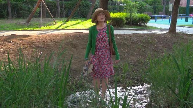 Iris (Isabelle Huppert) dans « La Voyageuse », de Hong Sang-soo.