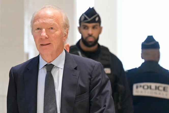 Brice Hortefeux, num corredor do tribunal de Paris, 20 de janeiro de 2025.