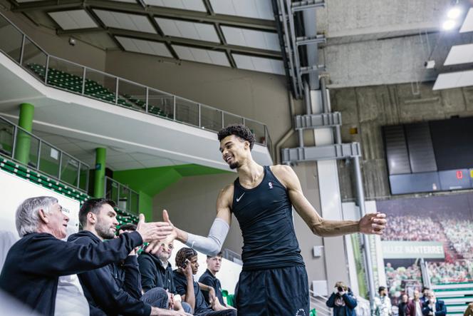 Victor Wembanyama treina em Nanterre (Hauts-de-Seine), 20 de janeiro de 2025. 