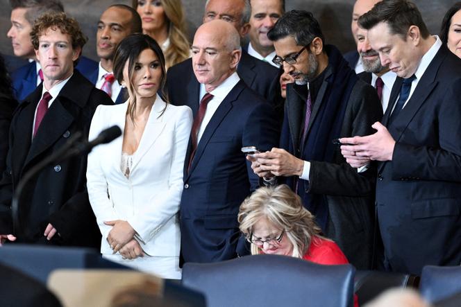 Mark Zuckerberg, PDG de Meta, Lauren Sanchez, Jeff Bezos, fondateur d’Amazon, Sundar Pichai, PDG d’Alphabet, et Elon Musk, à la cérémonie d’investiture de Donald Trump, à Washington, le 20 janvier 2025.