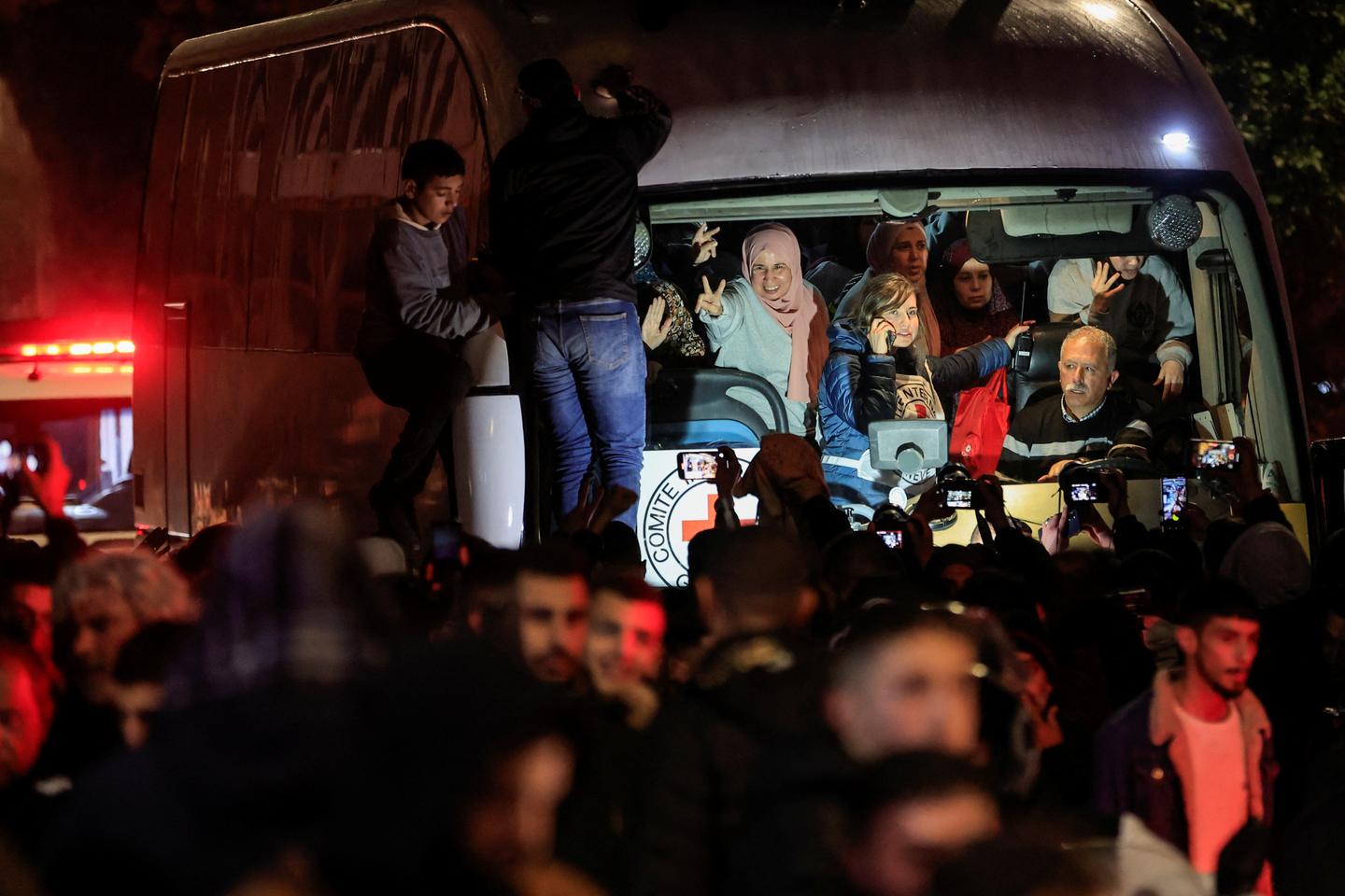 Palestinians freed by Israel receive hero's welcome in the West Bank