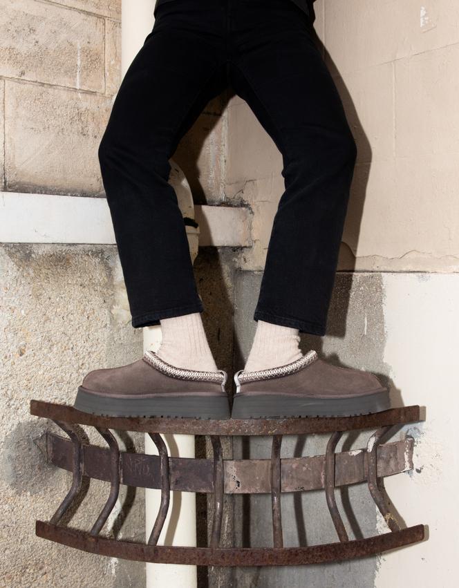 Les chaussons plateformes en daim Tazz, de la marque UGG.
