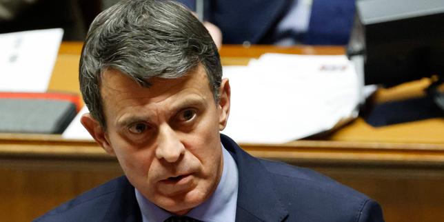 Manuel Valls interpellé par des manifestants loyalistes lors de sa visite en Nouvelle-Calédonie