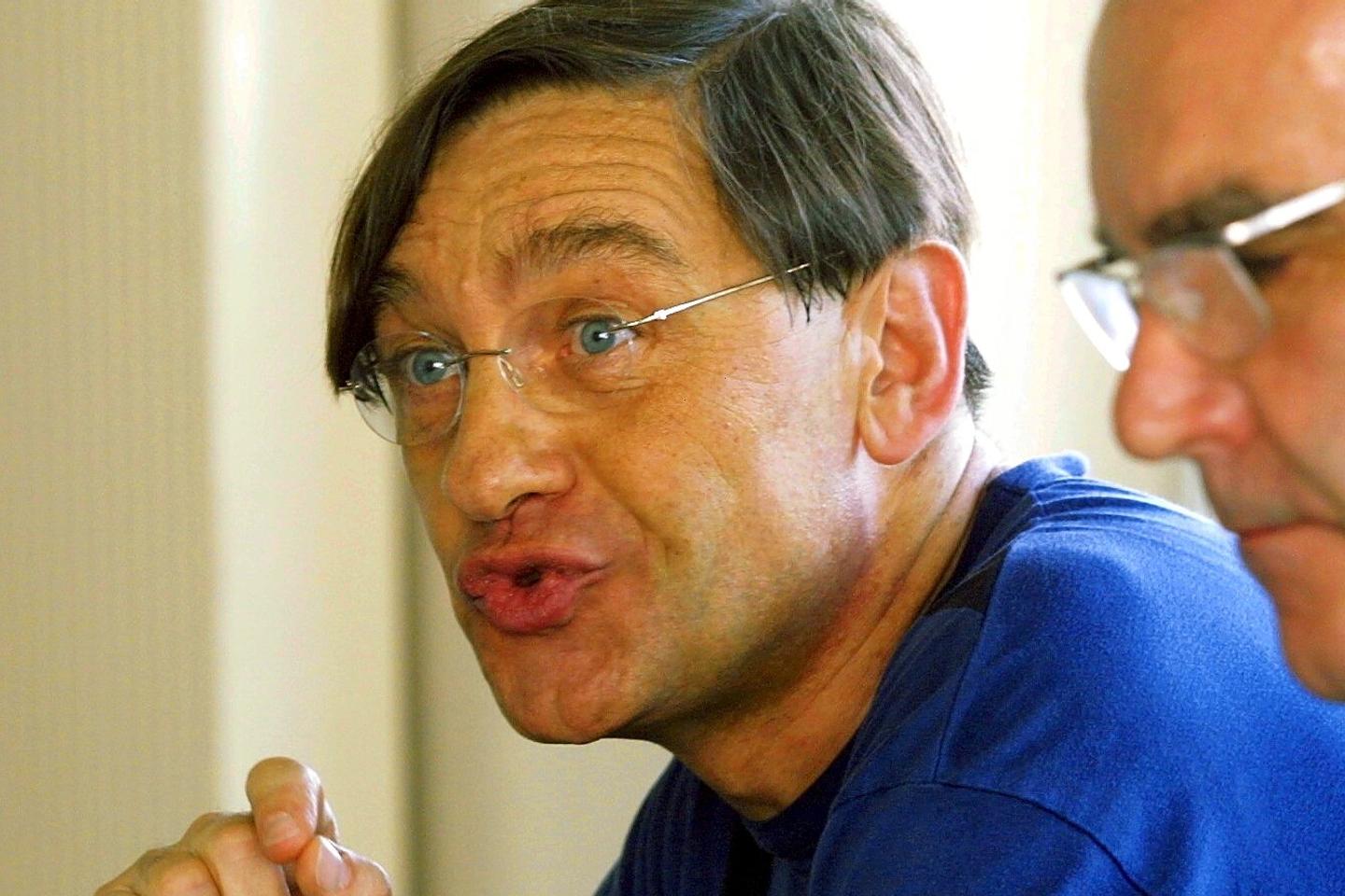 ストラスブールでは、過去にすでに認可されていた専門精神科医の解任が疑問を引き起こしている