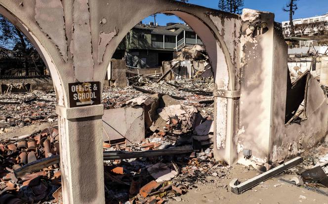 A Igreja da Comunidade Altadena, queimada pelo Incêndio Eaton, em Altadena, Condado de Los Angeles, Califórnia, 21 de janeiro de 2025. 