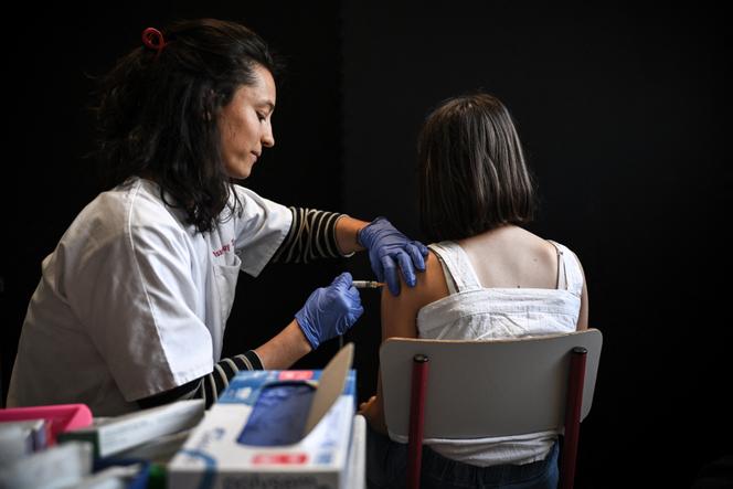 Lors d’une campagne de vaccination contre le papillomavirus au collège Jean-Moulin, au Bouscat (Gironde), le 5 octobre 2023.