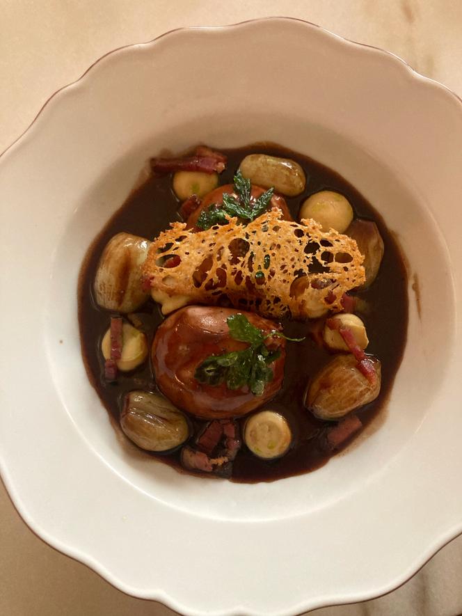 O ovo em uma meurette, do restaurante Annette, ao Grand Hotel Cayré, em Paris.