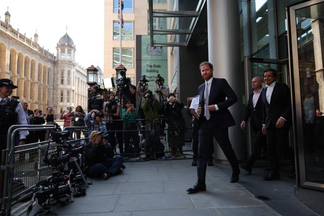 Le prince Harry, à sa sortie de la Cour royale de justice, à Londres, le 7 juin 2023.