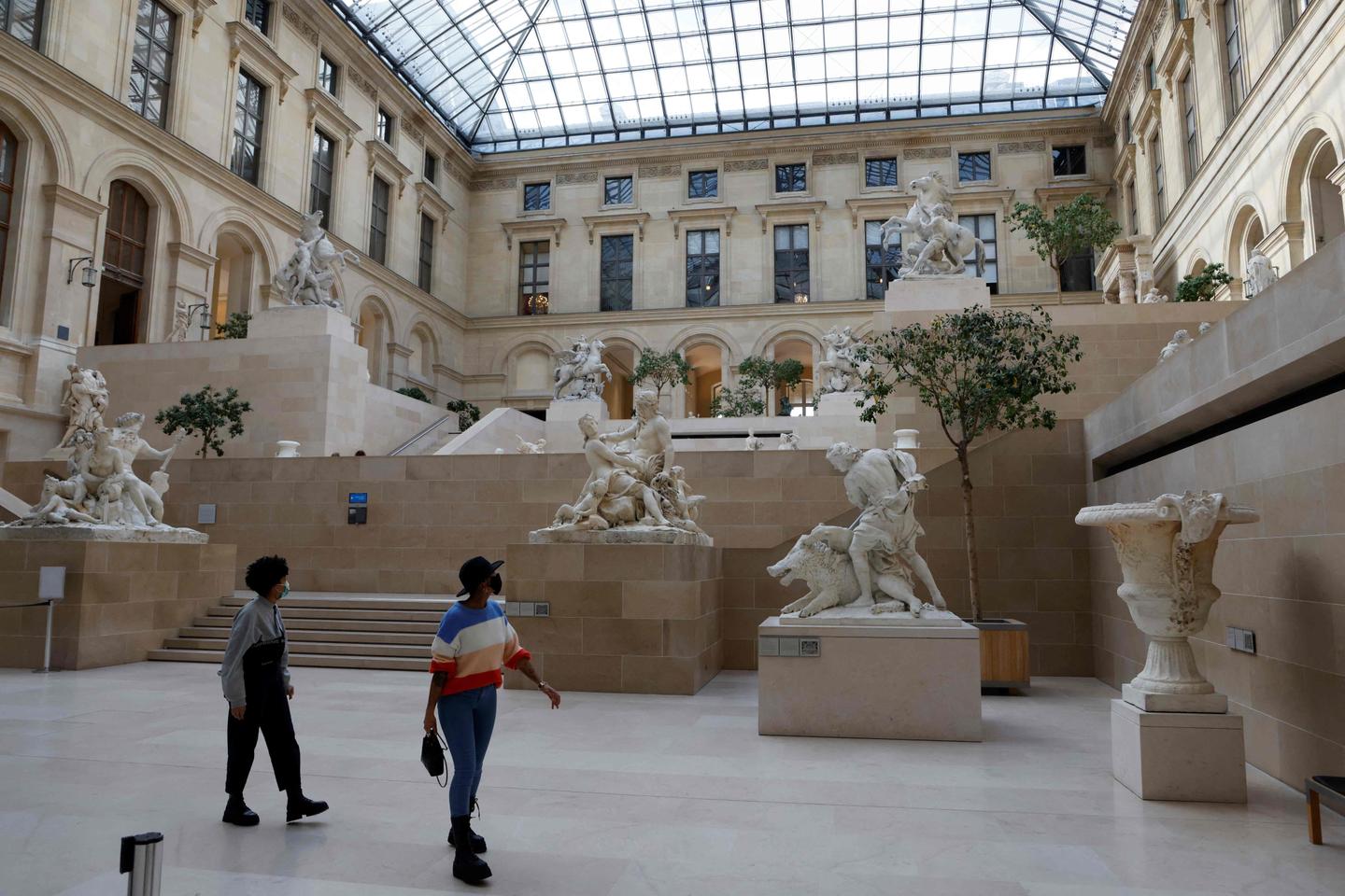 Louvre president warns of dilapidated buildings