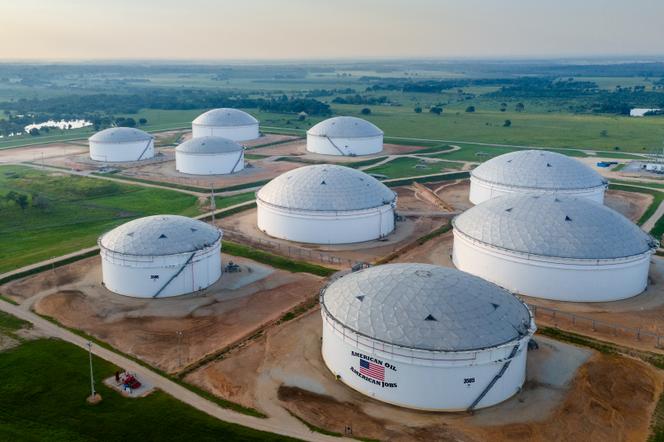 Des réservoirs de stockage de pétrole au Texas, le 14 juin 2024.