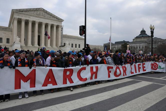 Des manifestants antiavortement devant le bâtiment de la Cour suprême des Etats-Unis, à Washington, le 24 janvier 2025.