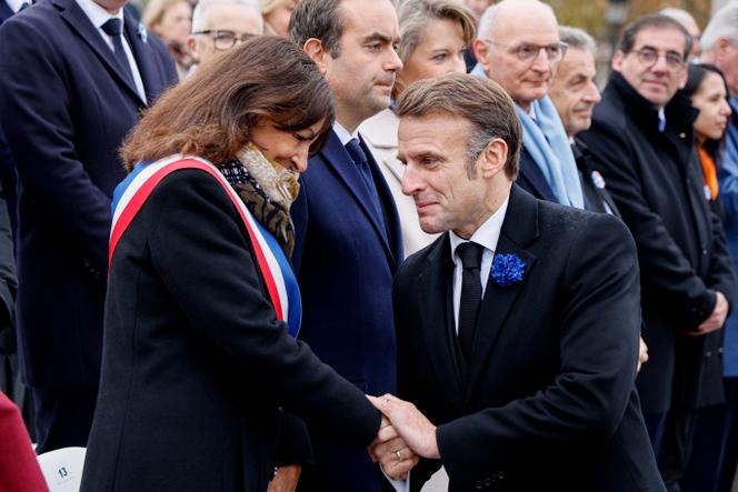 Emmanuel Macron et Anne Hidalgo, lors des commémorations de l’armistice de 1918, à Paris, le 11 novembre 2024.