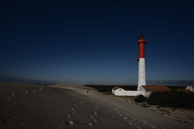 O farol de Coubre, ameaçado pela erosão marinha, em La Tremblade (Charente-Maritime), 20 de janeiro de 2024.