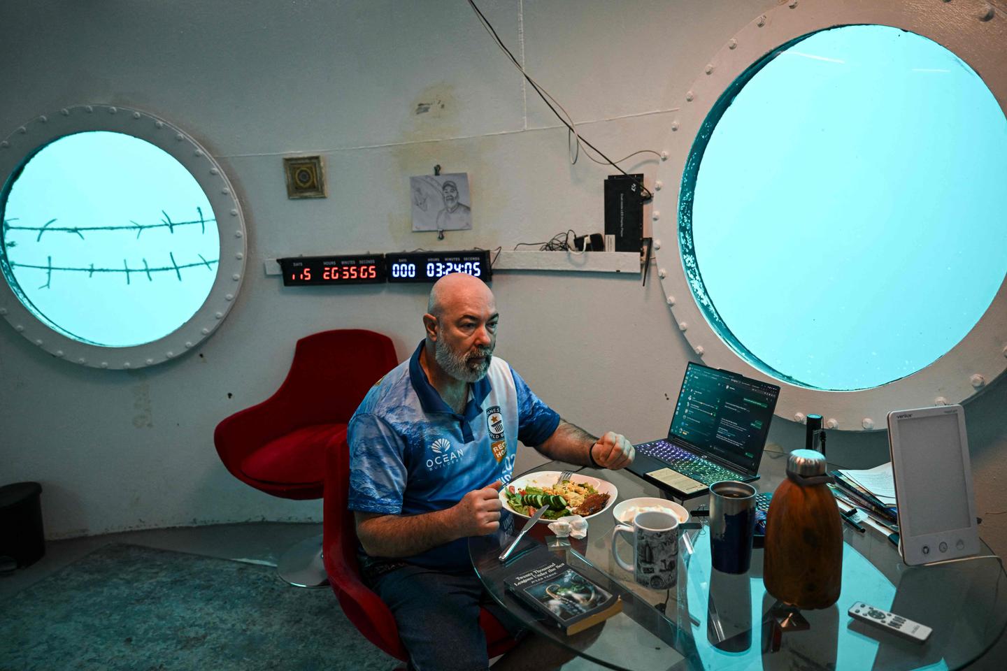 German man sets world record living for 120 days underwater