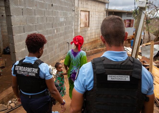 Uma patrulha gendarmerie em Dembéni (Mayotte) em 22 de dezembro de 2024. 