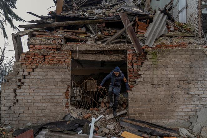 Un bâtiment endommagé par des frappes militaires russes contre l’Ukraine, à Pokrovsk, dans la région de Donetsk, le 25 janvier 2025. 