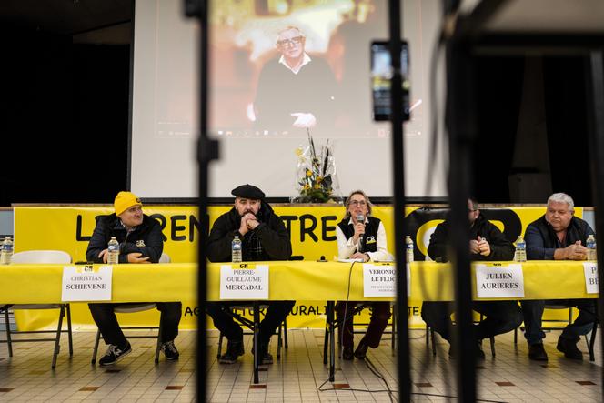 Meeting de la Coordination rurale, avec Michel Onfray en visio, à Moissac (Tarn-et-Garonne), le 24 janvier 2025.