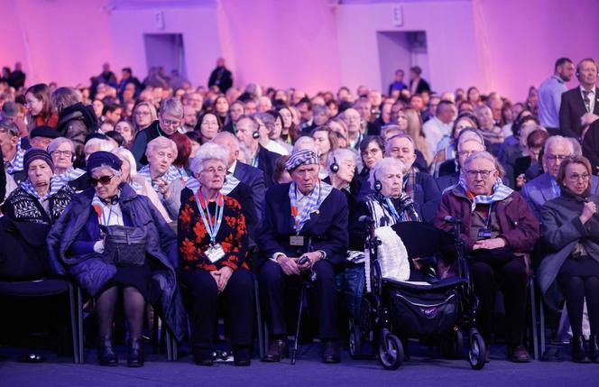 Des survivants de la Shoah participent aux commémorations du 80ᵉ anniversaire de la découverte du camp d’Auschwitz-Birkenau par l’Armée rouge, à Oswiecim (Pologne), le 27 janvier 2025.