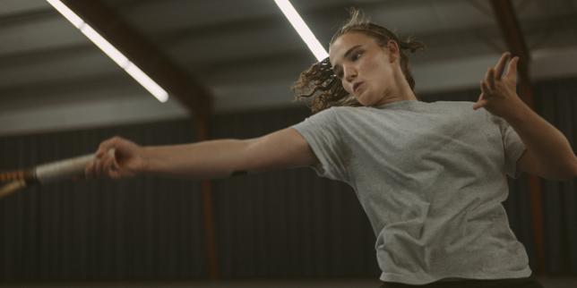 « Julie se tait » : une jeune fille sous emprise, dans la solitude du court de tennis