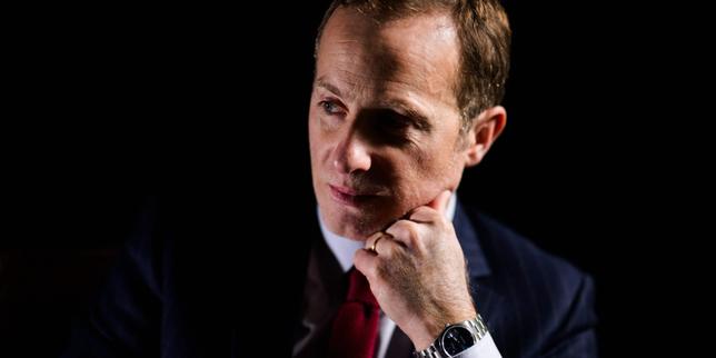 The shareholders of "Current Values" separate from the magazine's director, Tugdual Denis