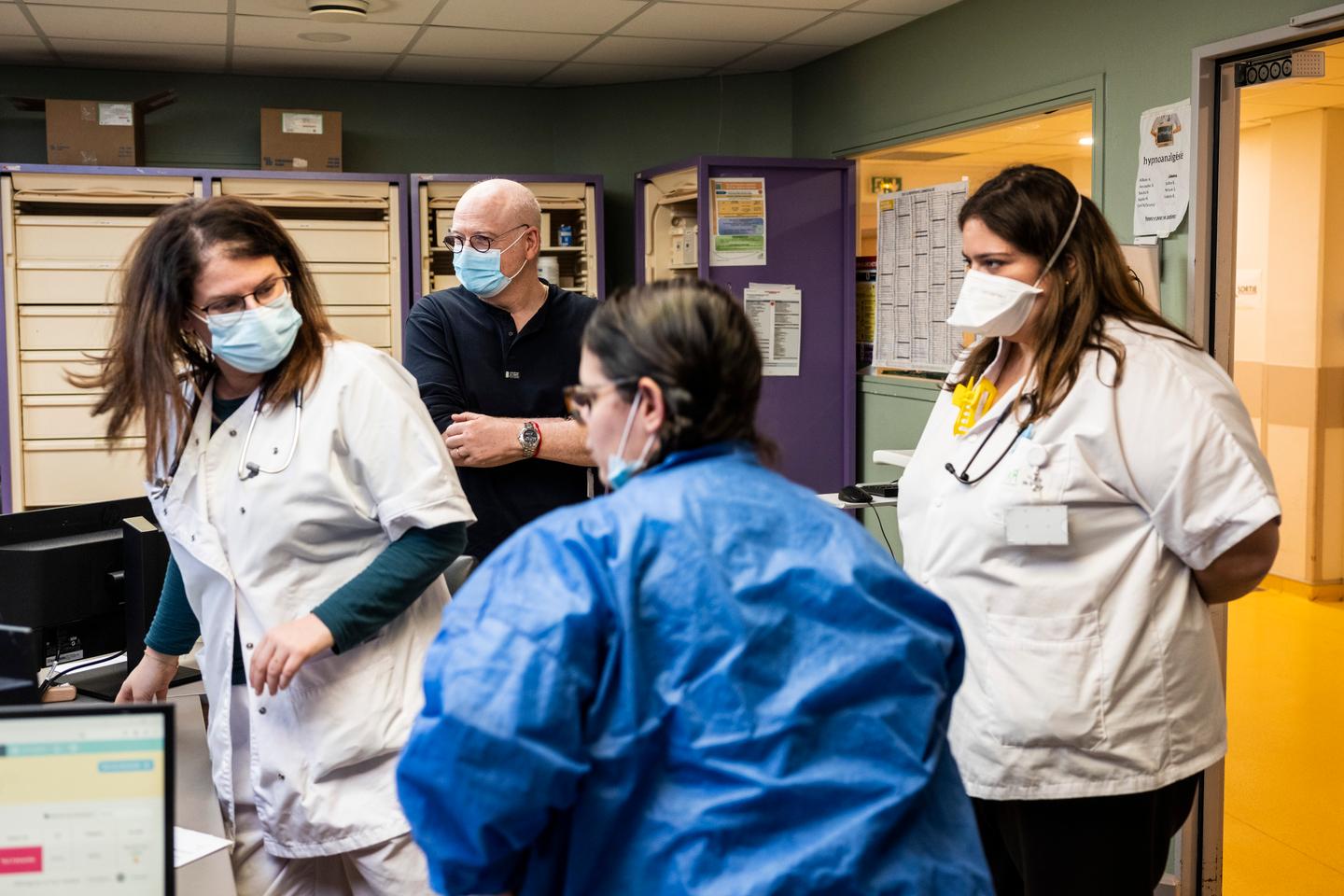 Grippe : un « fort impact » anticipé sur les hôpitaux pendant les vacances de fin d’année, selon des projections de Pasteur et Santé publique France Grippe : un « fort impact » anticipé sur les hôpitaux pendant les vacances de fin d’année, selon des projections de Pasteur et Santé publique France