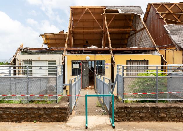 Sur les 75 salles de classe, 30 ont été rendues inutilisables par le passage du cyclone. Au lycée Younoussa-Bamana, à Mamoudzou, le 29 janvier 2025.