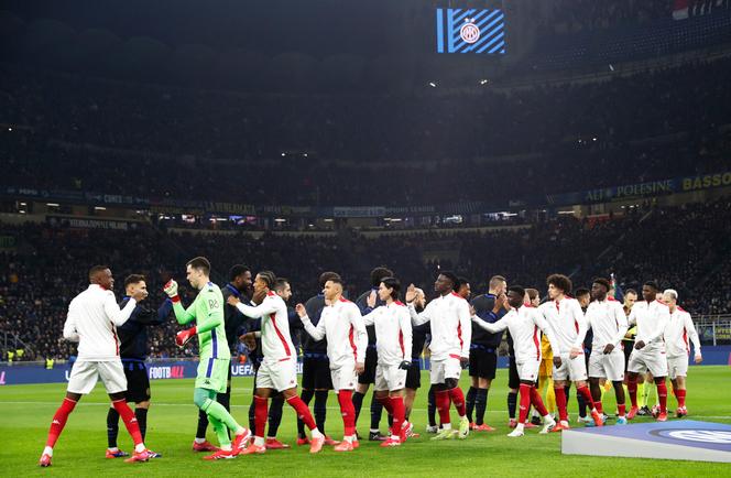 Les joueurs monégasques saluent leurs adversaires de l’Inter, le 29 janvier 2025, à Milan (Italie).