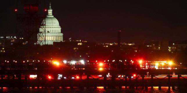 Washington: echipele de salvare caută supraviețuitori după coliziunea dintre un avion de pasageri și un elicopter militar 