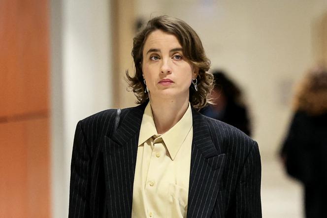 Η γαλλική ηθοποιός Adèle Haenel στο δικαστήριο στο Παρίσι στις 10 Δεκεμβρίου 2024.